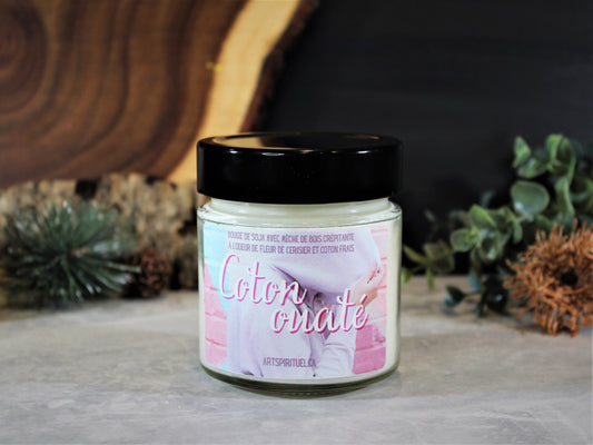 Coton Ouaté, bougie à l'odeur de fleurs de cerisier.